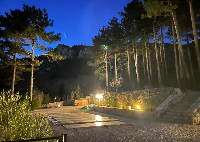 Manoir Du Charme Dans Les Gorges Du Tarn Lozere